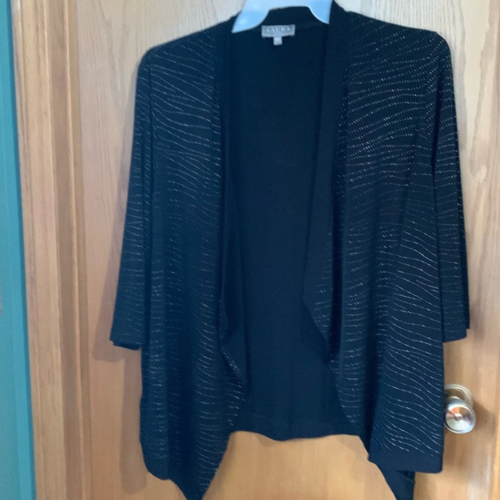 Long sleeve light weight cardigan with longer hem in front - silvery design